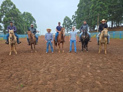 Curso de casqueamento em cavalos Ã© realizado em Nova Laranjeiras